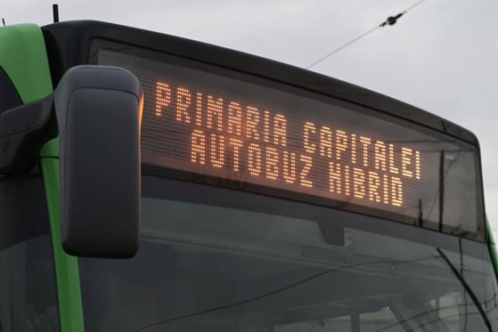 GALERIE FOTO: Gabriela Firea a publicat primele imagini cu autobuzele hibrid care vor circula în Bucureşti din aprilie