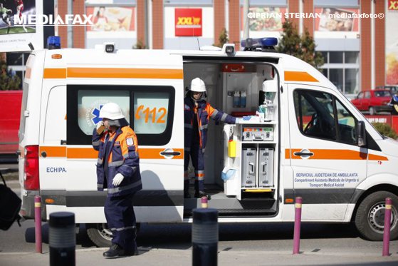 Un bărbat de 30 de ani a fost preluat de medici de la Aeroportul Sibiu, cu febră, după ce a călătorit în Italia