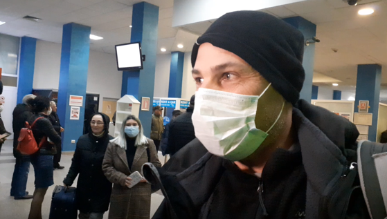 VIDEO: Zeci de români au ajuns, marţi noapte, din Italia la Craiova. Toţi vor sta 14 zile izolaţi la domiciliu