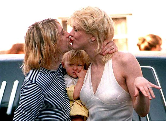 Courtney Love îi aduce un omagiu emoţionant regretatului Kurt Cobain la aniversarea căsătoriei lor