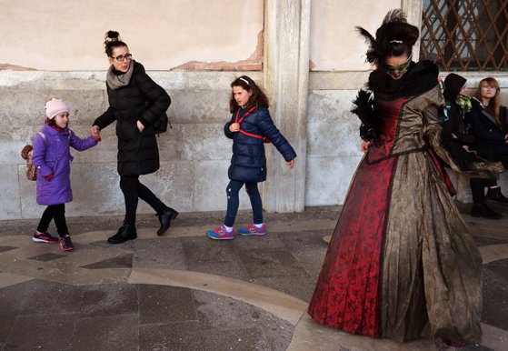 Children from Alba who went at the Venice Carnival, quarantined at home for 14 days