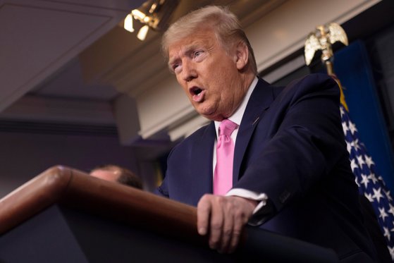Donald Trump îl propune din nou pe un republican controversat în fruntea Serviciilor Naţionale de Informaţii ale SUA