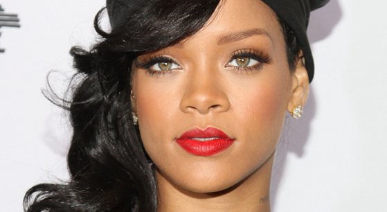 Ascultă SMART RADIO | Rihanna, premiată pentru acţiuni umanitare: Doar împreună putem să îndreptăm ce nu merge