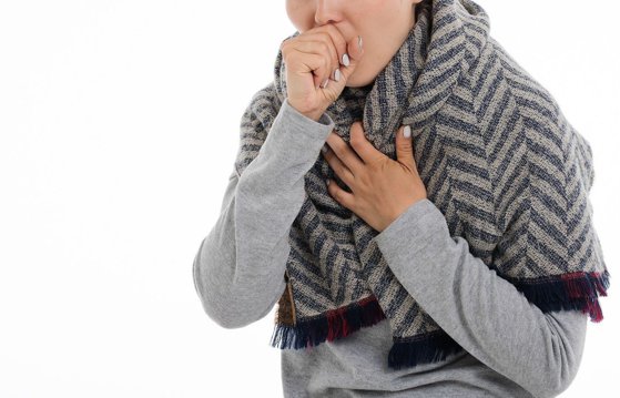 Două persoane autoizolate la domiciliu în Alba au făcut febră şi au dificultăţi de respiraţie