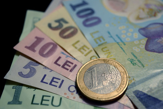 Leul a scăzut în raport cu euro. Cursul stabilit joi de BNR