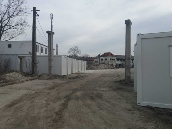 Primăria dintr-un municipiu a cumpărat containere pentru localnicii care nu au case