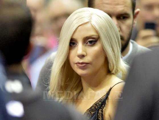 Ascultă Smart Radio | Lady Gaga pregăteşte o antologie de povestiri despre bunătate