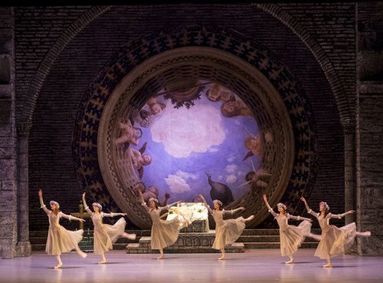 Prestigiosul Teatru de Operă şi Balet din Perm rămâne deschis, însă doar pentru câte un singur spectator pe reprezentaţie. Cum vor fi aleşi norocoşii melomani