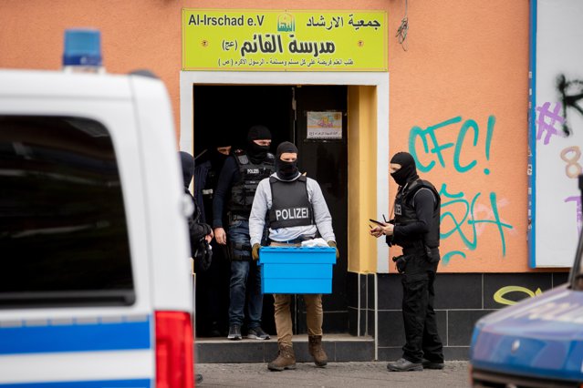 Germania interzice mişcările radical islamiste şi face descinderi / Poliţia a efectuat raiduri asupra moscheilor şi centrelor legate de grupul Hezbollah