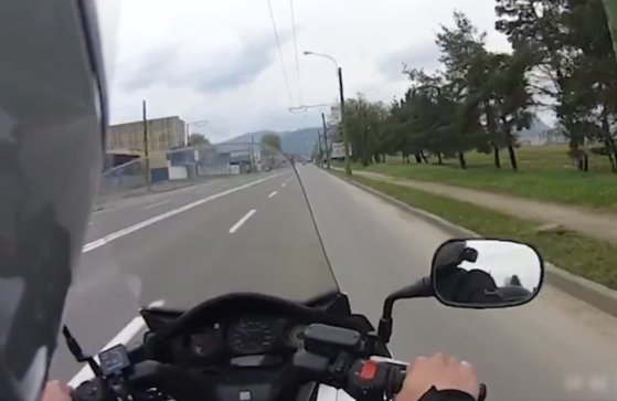 Spania: Un motociclist a călătorit 21 km pentru a-şi cumpăra pâine