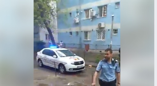VIDEO Intervenţie cu scântei a Poliţiei Capitalei în Ferentari / Poliţiştii au folosit gaze lacrimogene