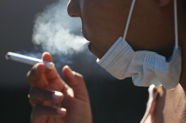 Fumăm peste 10 miliarde de ţigări pe zi. Pe câţi dintre noi îi stinge viciul?