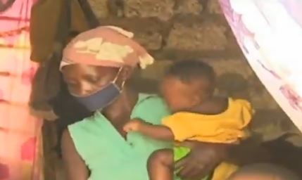 VIDEO: O femeie a fiert pietre pentru copiii ei, în speranţa că vor adormi în timp ce aşteptau să mănânce