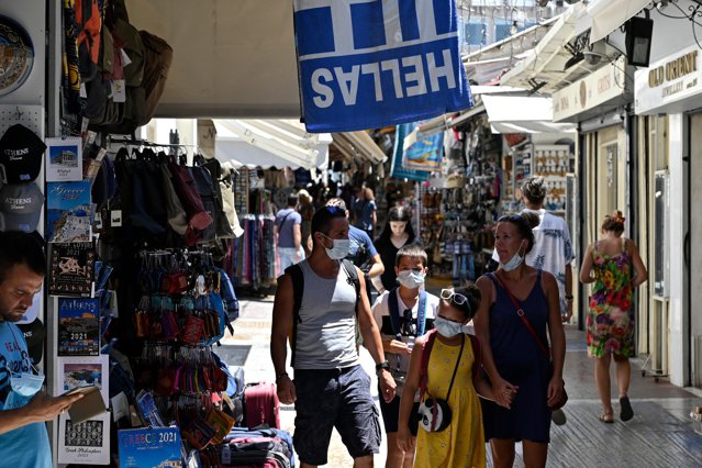 Grecia impune noi restricţii după un număr record de cazuri de coronavirus. Masca devine obligatorie şi în spaţiile exterioare în anumite situaţii