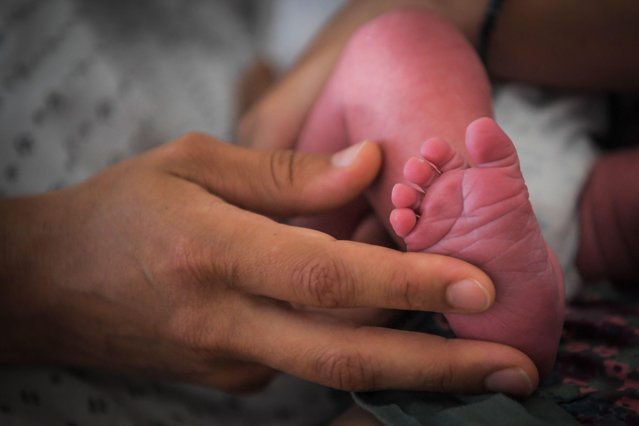 O tânără din Dolj a adus pe lume un bebeluş, în timp ce era în comă indusă din cauza COVID-19
