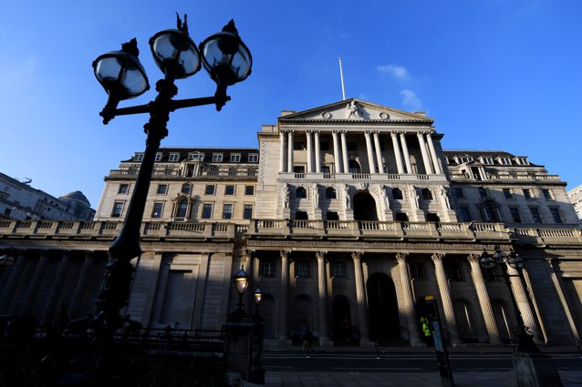 Banca Angliei injectează 150 de miliarde de lire în economie