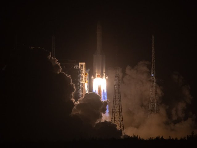 China a lansat Chang’e 5 pe Lună. Marţi, nava se va întoarce cu 2 kg de rocă din Spaţiu