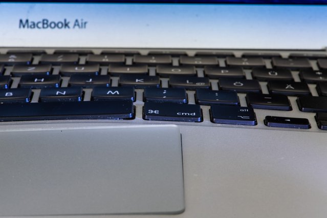 Lansare Apple. Compania va lansa două laptopuri, MacBook Air şi MacBook Pro