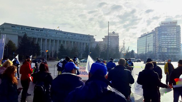 Proteste, duminică, faţă de îngheţarea pensiilor şi a salariilor, în zece locaţii diferite din Capitală