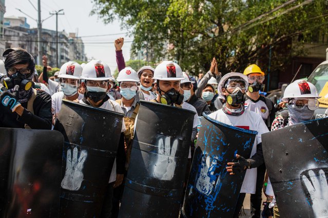 FOTO Protestele din Myanmar. Mai mulţi oameni au murit după ce forţele de ordine au deschis focul