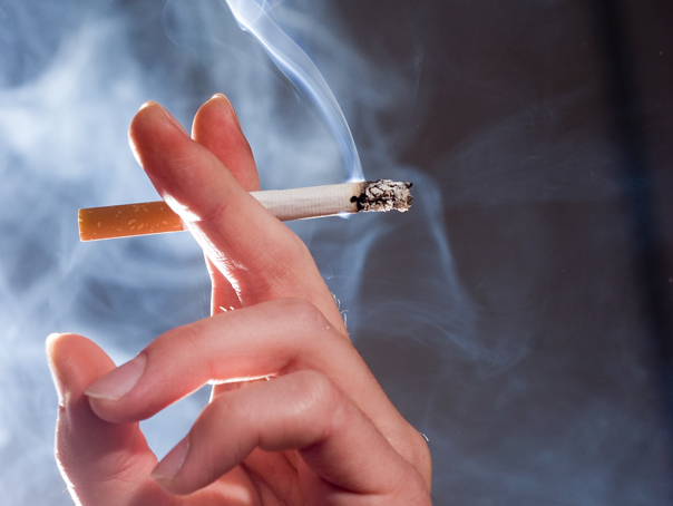 În Marea Britanie, fumătorii ar putea fi supuşi regulat unor controale privind cancerul pulmonar