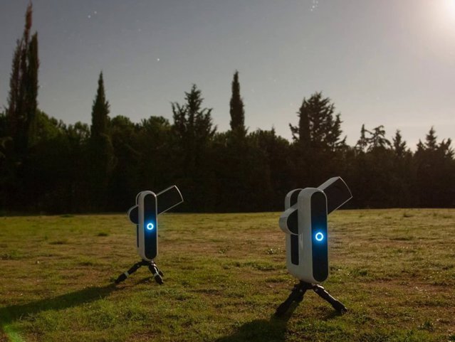 Un start-up francez a creat telescopul de buzunar, controlat de telefon