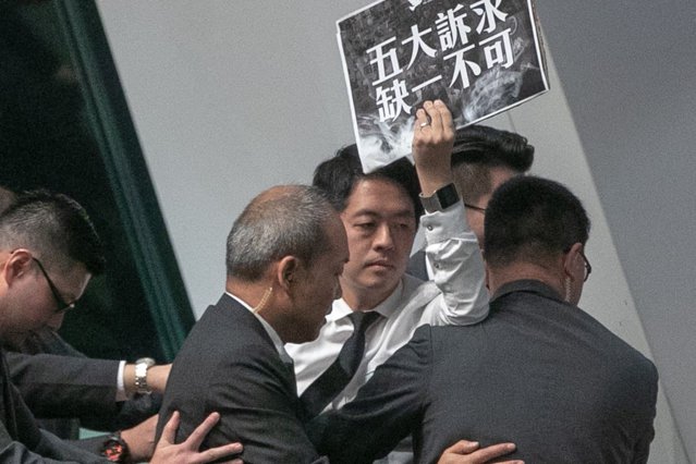 China anchetează doi deputaţi danezi acuzaţi că au ajutat un disident din Hong Kong
