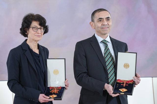 Fondatorii companiei BioNTech, premiaţi de statul german cu una dintre cele mai înalte onoruri pentru dezvoltarea vaccinului anti-Covid