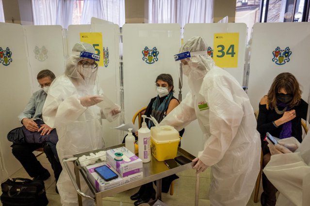 Platformă pentru a anunţa reacţii adverse la vaccin, după ce s-a constatat o subraportare în România. Gheorghiţă: ”Fiecare cetăţean va primi un SMS”