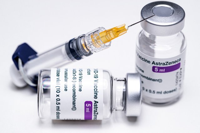 Vaccinul AstraZeneca, în mijlocul controverselor. Ştefan Dascălu, cercetător la Oxford: Decizia suspendării vaccinului este politică, nu ştiinţifică
