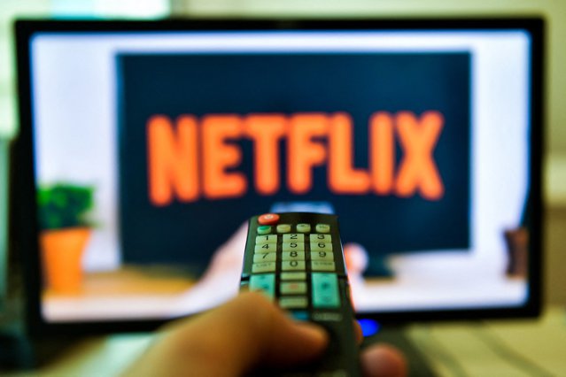 Netflix decide pentru abonaţii săi. “Play Something” este noul buton disponibil în aplicaţie