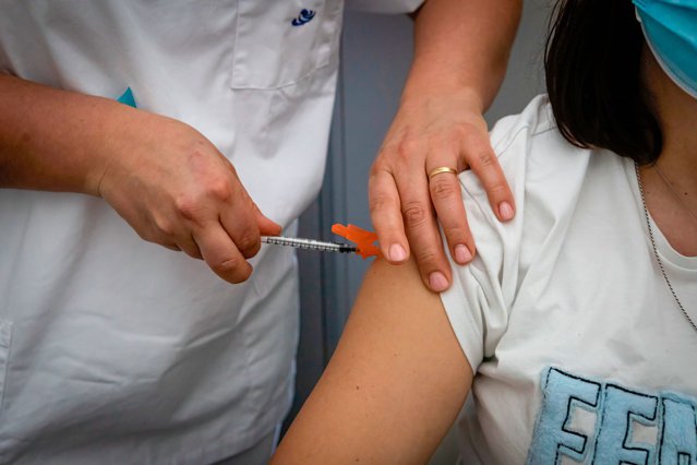 UE va avea suficiente doze de vaccin pentru a imuniza 70% dintre adulţi până la jumătatea lunii iulie. Câte fabrici din Europa produc vaccinurile anti-Covid