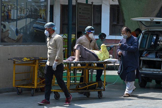 Lupta pentru supravieţuire în India. O femeie cu Covid a murit după ce poliţia i-a luat butelia de oxigen pentru a ajuta un VIP