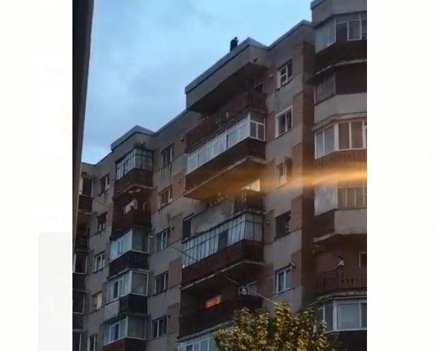 VIDEO Locuitori din Râmnicu Vâlcea, ţinuţi în tensiune de un bărbat de 25 de ani care ameninţa că se sinucide
