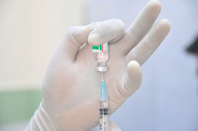 Vaccinarea împotriva COVID devine obligatorie pentru personalul sanitar din Ungaria
