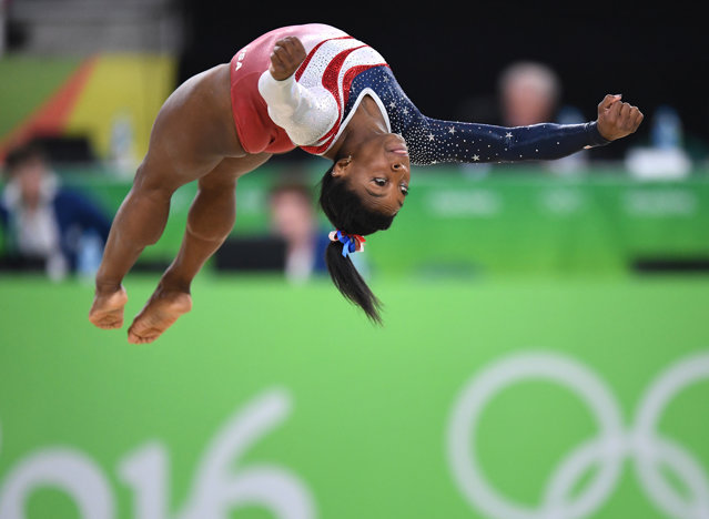 Simone Biles s-a retras din finalele olimpice la sărituri, paralele şi sol