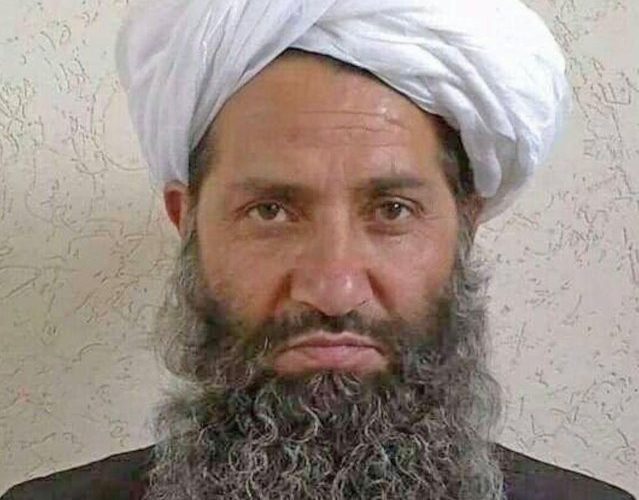 Liderul suprem al talibanilor şi-a făcut apariţia publică într-un oraş din Afganistan, după ce s-a speculat că ar fi murit