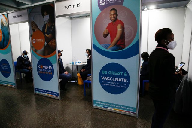 Sud-africanii sunt stimulaţi să facă vaccinul anti-COVID-19 cu bilete gratuite la meciuri de fotbal