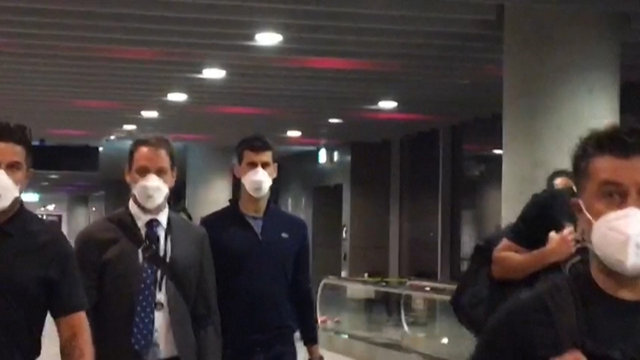 Djokovic a plecat din Australia. Imagini de pe aeroportul din Melbourne