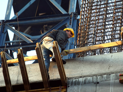 Domeniul construcţiilor, afectat de lipsa forţei de muncă. România, inundată de lucrători veniţi din Asia