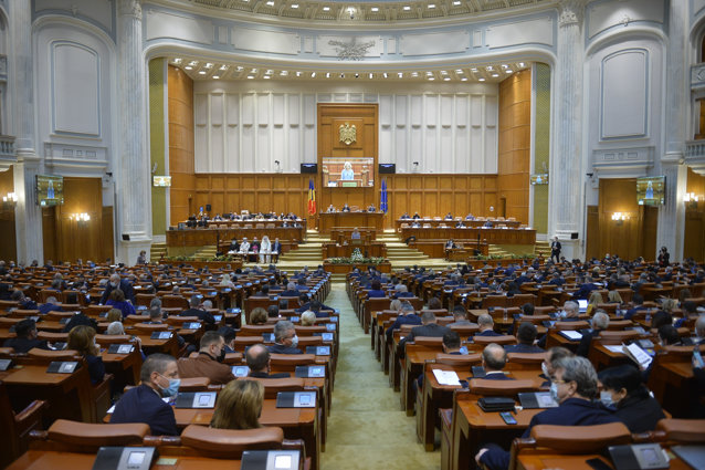 Moşteanu contra Rafila: Certificatul Covid la locul de muncă trebuie legiferat în Parlament