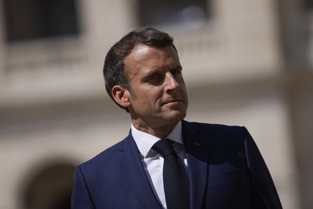 Parlamentul francez a suspendat dezbaterea despre COVID-19. Declaraţia „iresponsabilă” a preşedintelui Macron i-a indignat pe francezi
