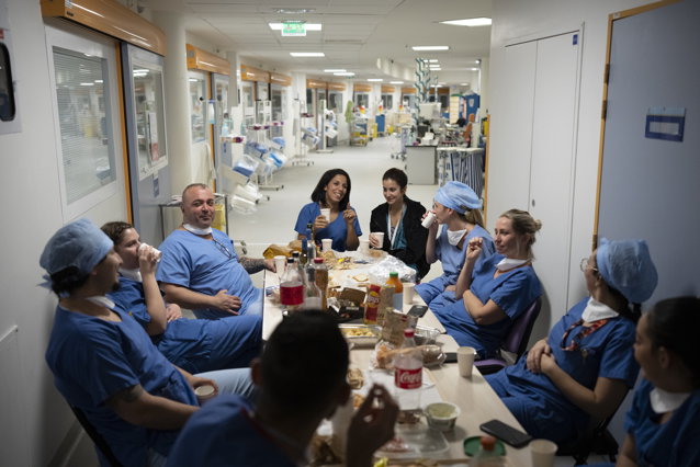 Revelion 2022 în spital. Platouri cu „mâncare rece” în vremuri de pandemie