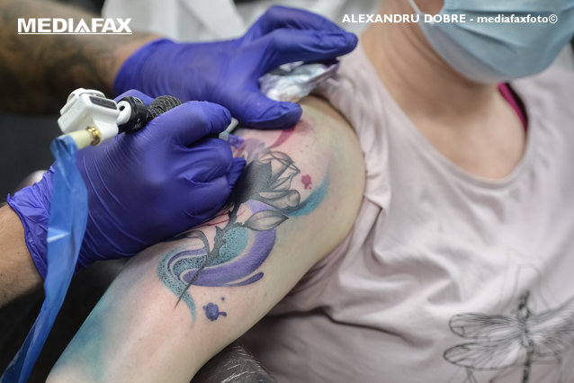Uniunea Europeană interzice tuşurile colorate folosite la tatuare din motive sanitare. Există, însă, şi excepţii