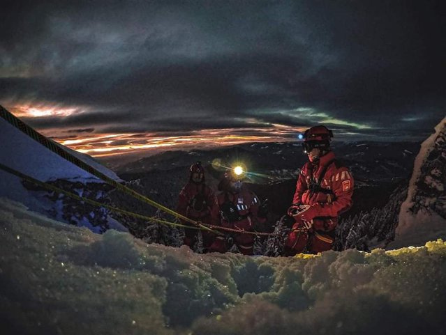 Derutată de o aplicaţie, o familie cu copil a rămas blocată la minus 22 de grade pe munte