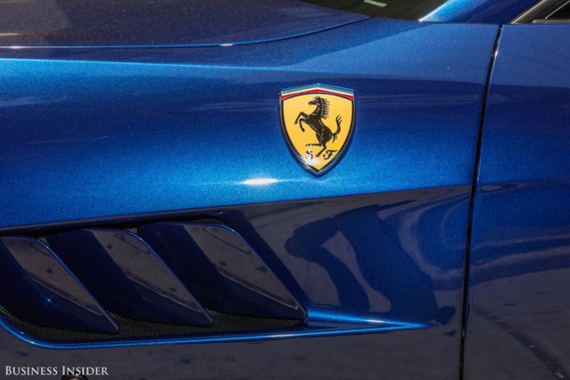 O nouă lovitură pentru oligarhii ruşi. Ferrari îşi suspendă exporturile pentru piaţa din Rusia