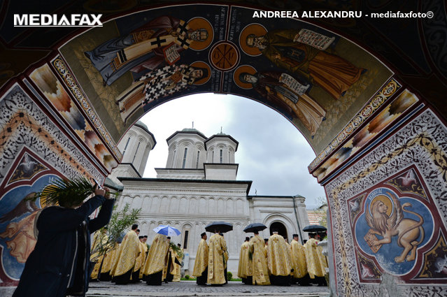 Patriarhia Română îndeamnă toţi preoţii şi credincioşii să vină în sprijinul Ucrainei