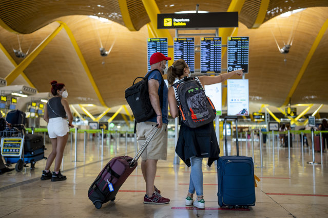 Românii vor să călătorească. În primele 3 luni ale anului, căutările de bilete de avion au depăşit nivelul anului 2019