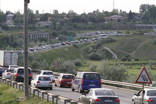 Traficul rutier pe A2, sensul Constanţa-Bucureşti, se închide pe o distanţă de 300 de metri