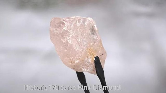 Cel mai mare diamant roz găsit în ultimii 300 de ani
